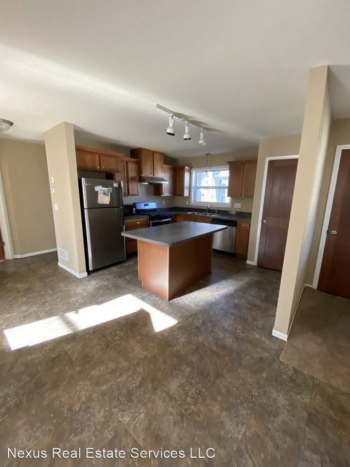 3428 Cedar Ave S - Photo 2 of 18