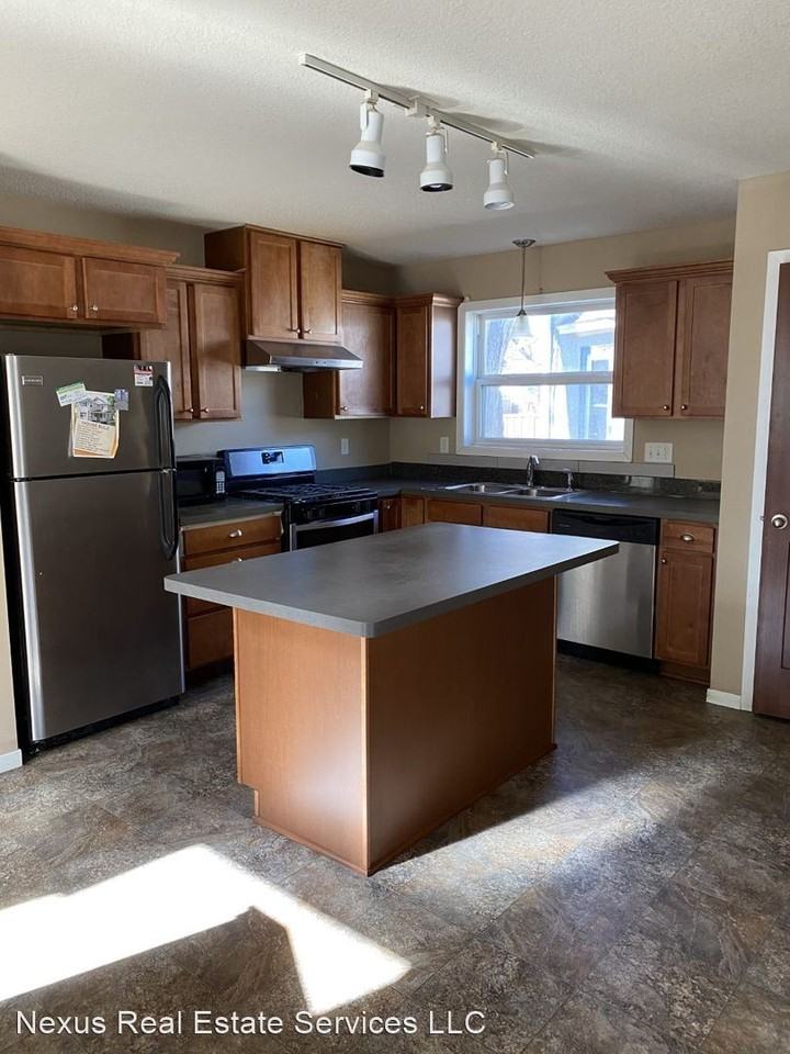 3428 Cedar Ave S - Photo 3 of 18