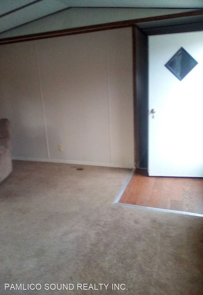 48 Robin Rd - Photo 3 of 11