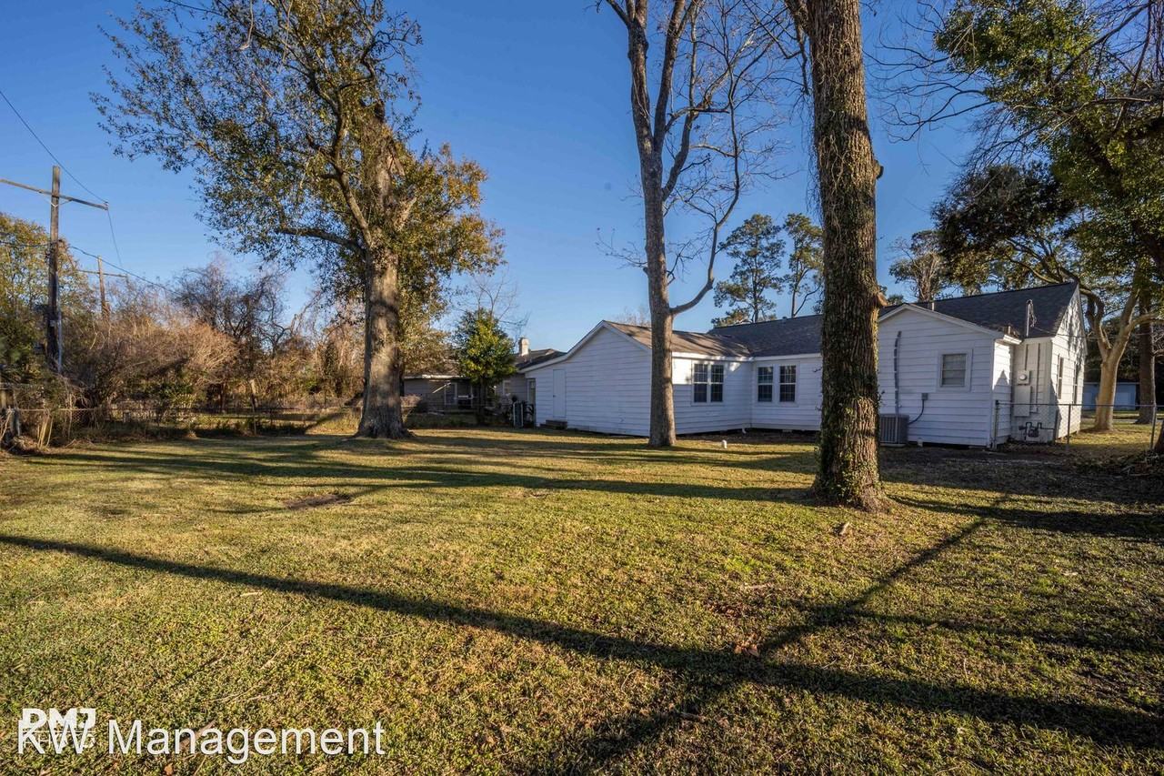 2630 Ashley St - Photo 3 of 24