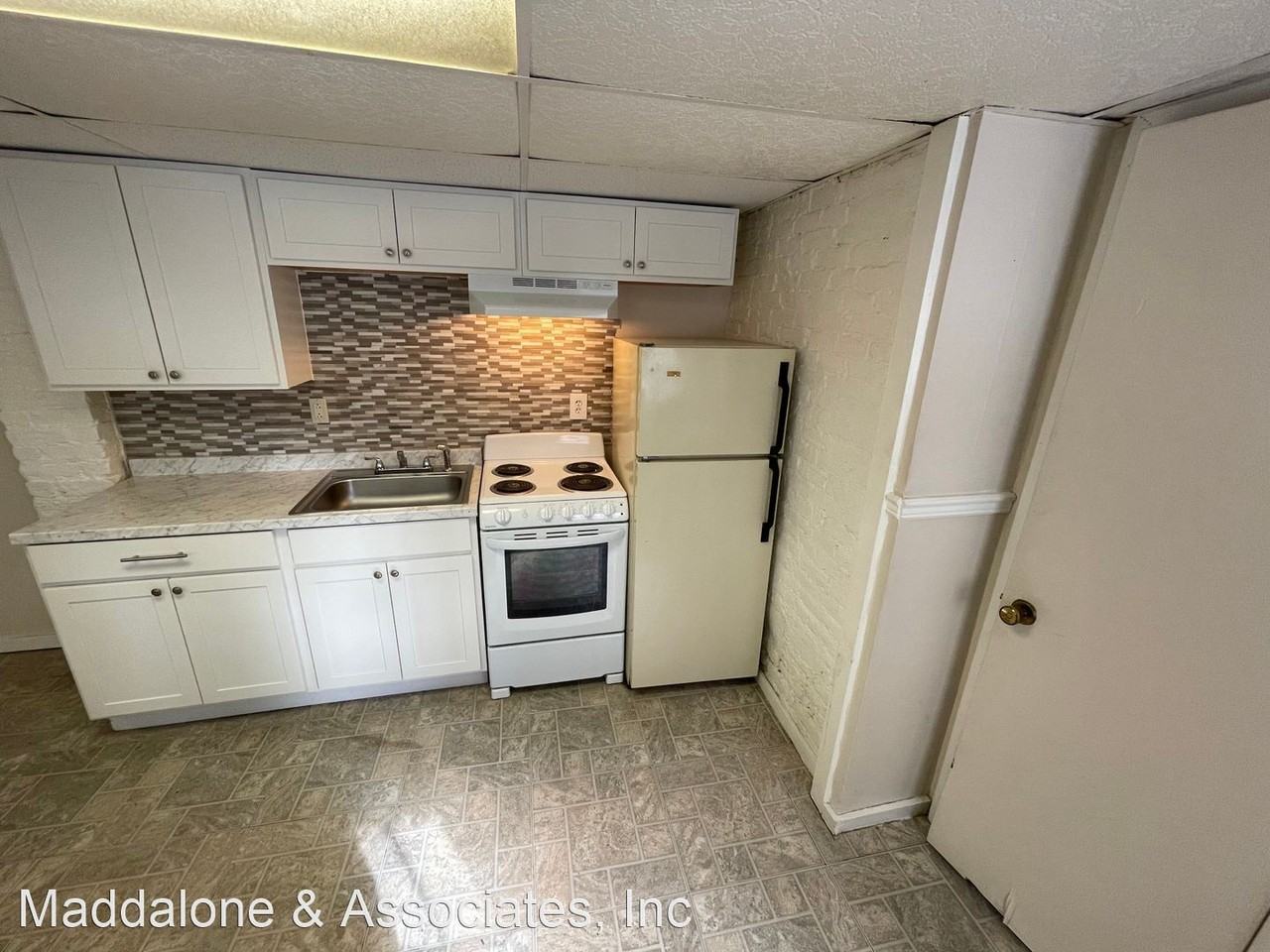 718 East Street - Photo 3 of 9