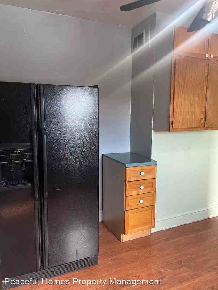 330 E King St - Photo 3 of 14