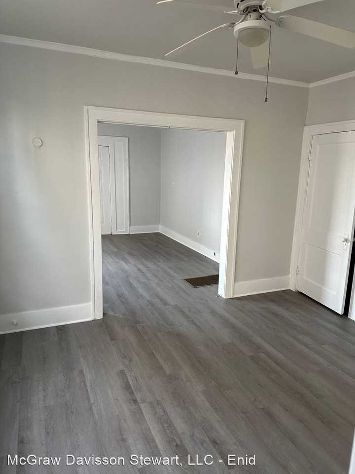 405 E Broadway Ave - Photo 2 of 10