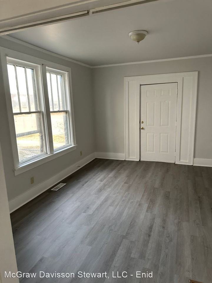 405 E Broadway Ave - Photo 3 of 10