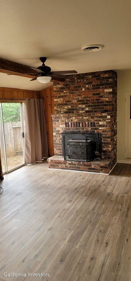 3083 Caldwell Dr - Photo 3 of 7