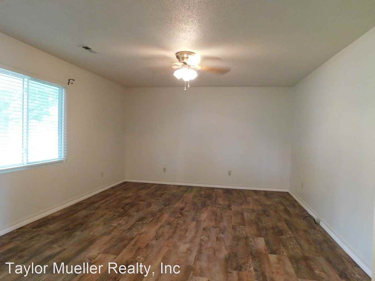 113 Quaker Dr - Photo 2 of 21