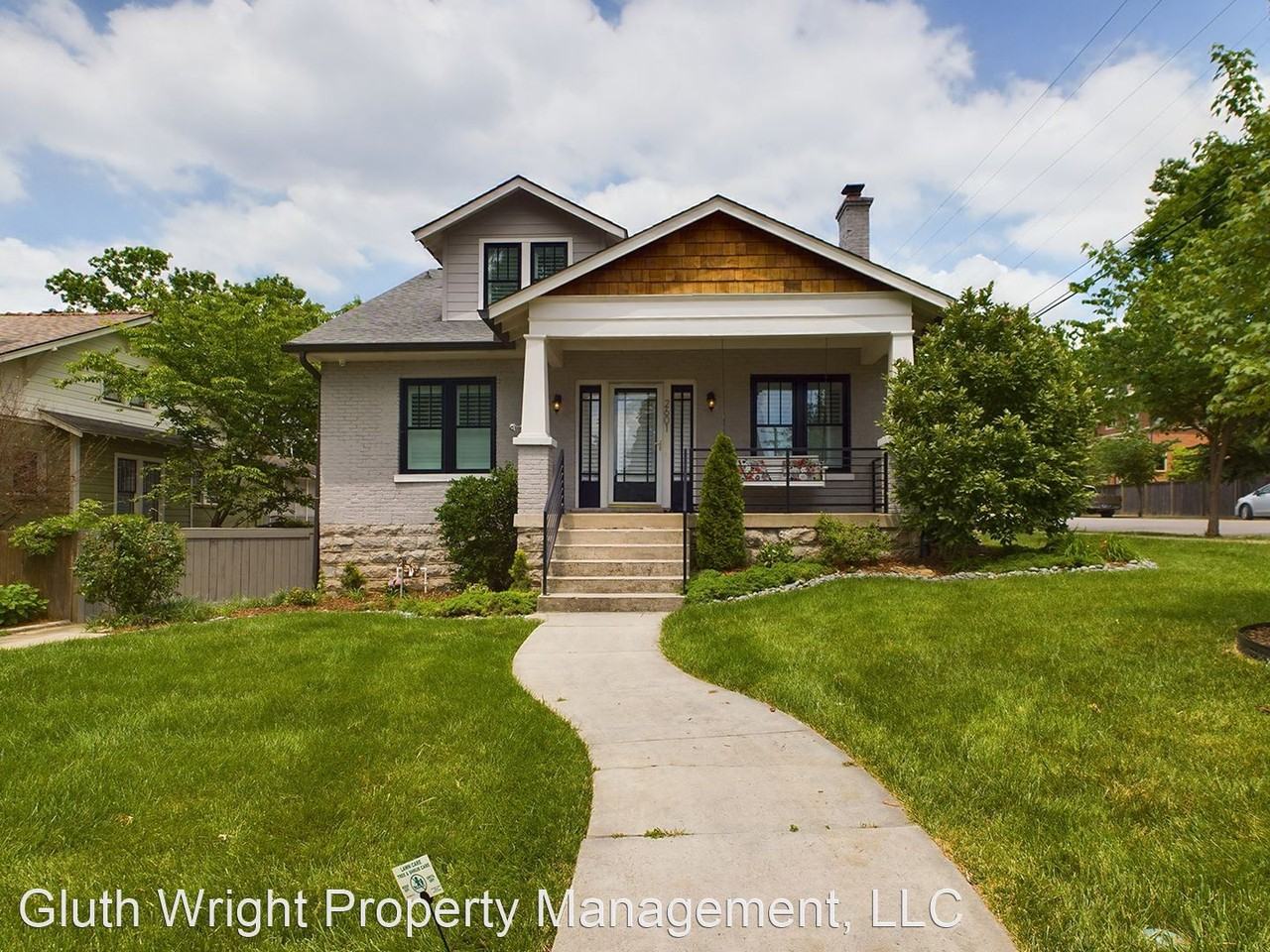 2601 Oakland Ave - Photo 3 of 44