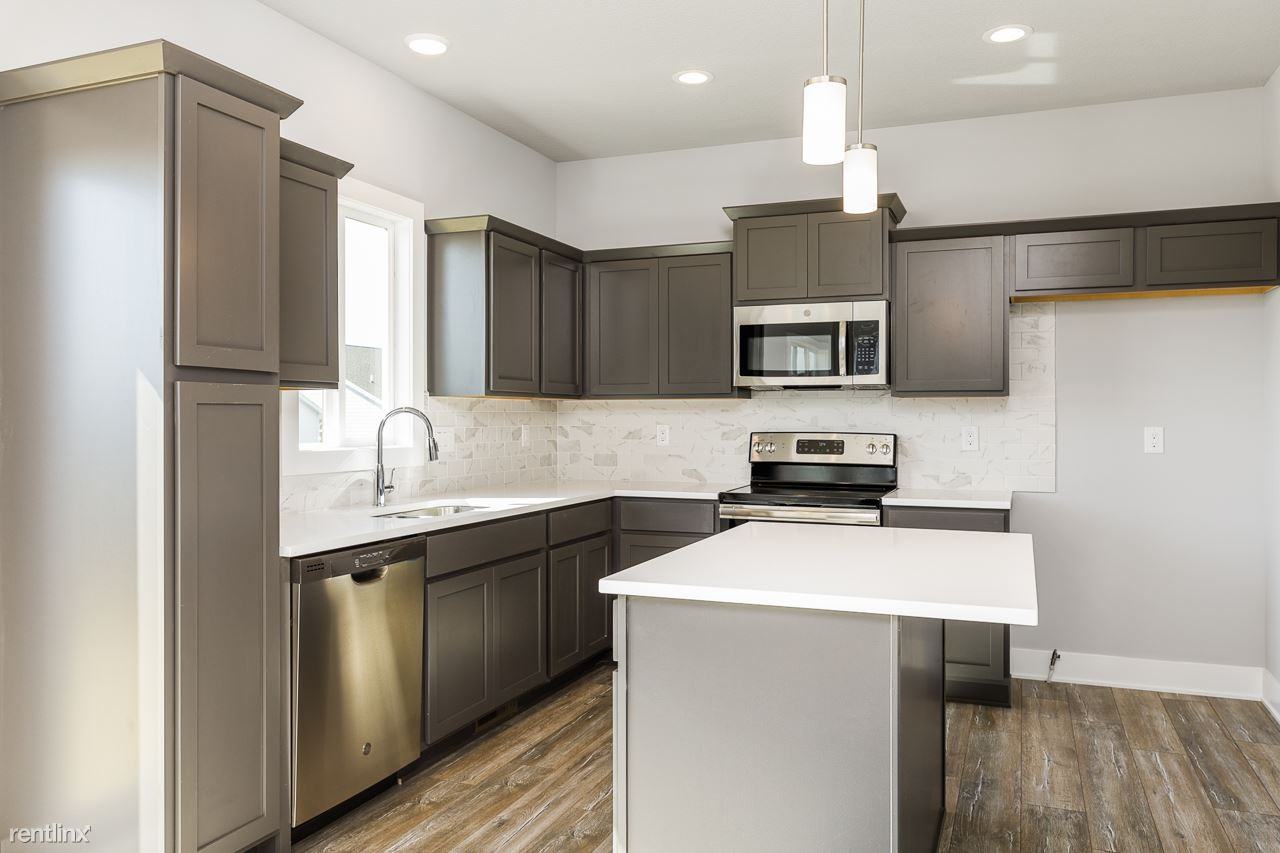 1904 Ne Heritage Dr - Photo 3 of 22