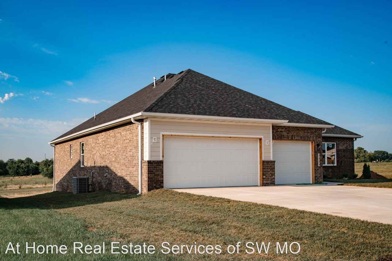 4499 Hidden Oak St - Photo 2 of 28