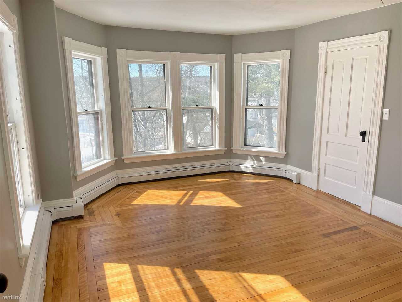 16 South St - Photo 3 of 8