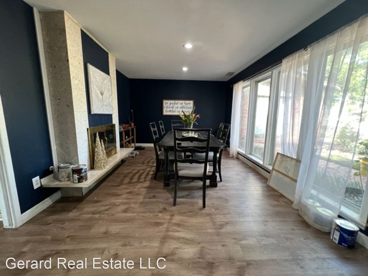 2049 Robin Rd - Photo 3 of 21
