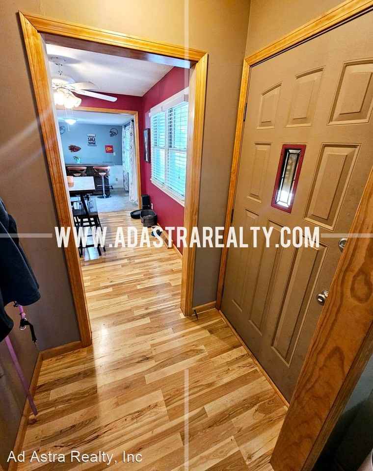 227 S Walnut St - Photo 3 of 29