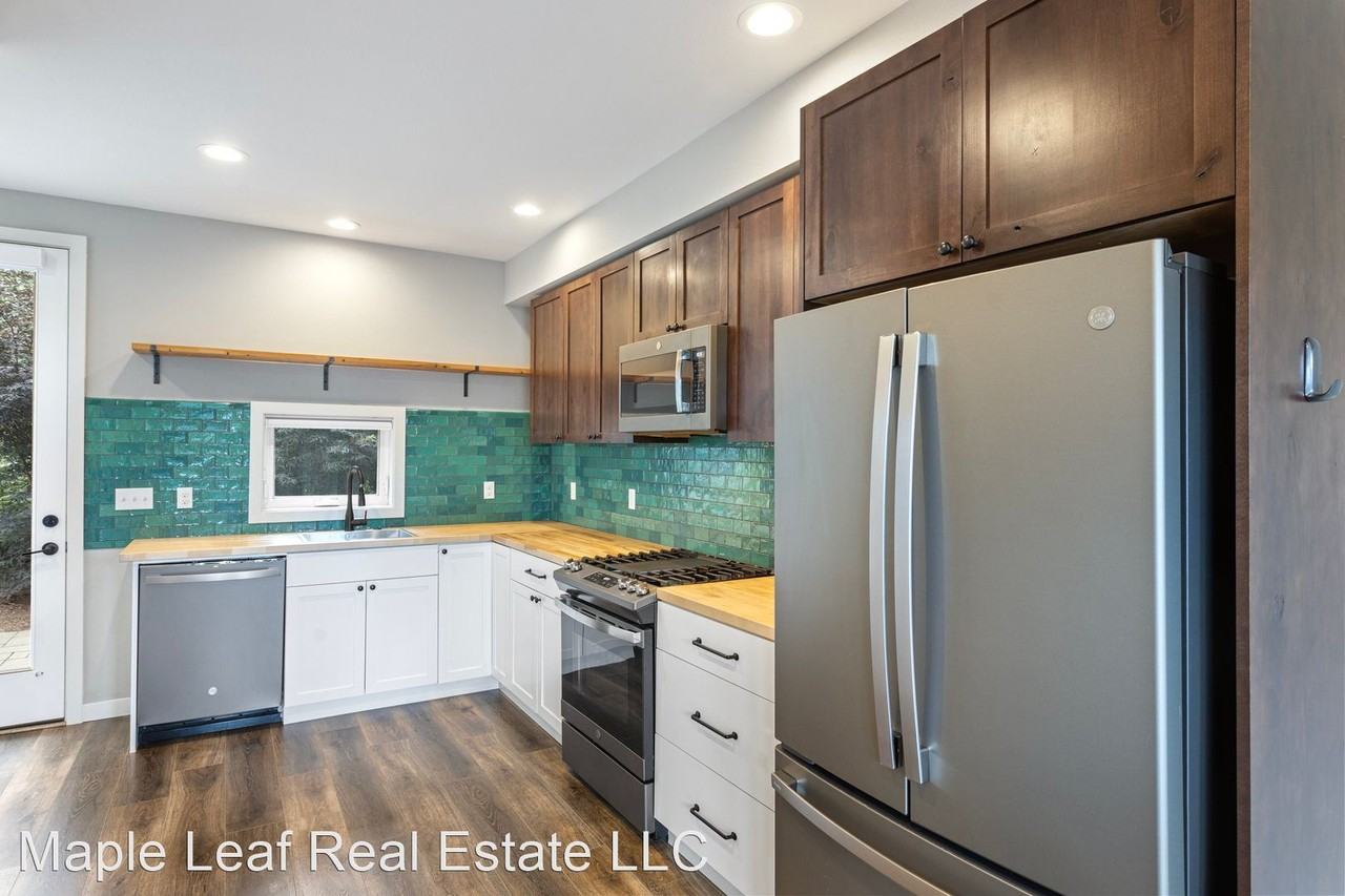 10706 Greenwood Ave N - Photo 2 of 26