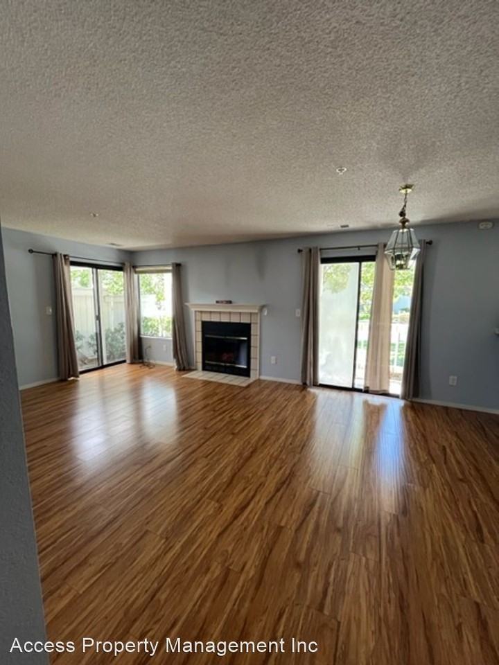 302 Wildrose Cir - Photo 3 of 10