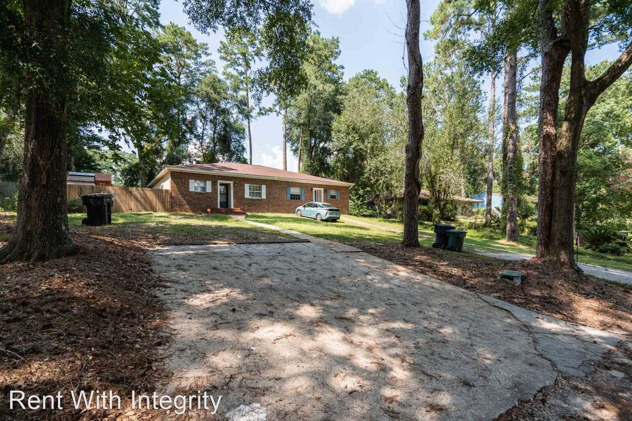 2592 Panther Creek Rd - Photo 3 of 44