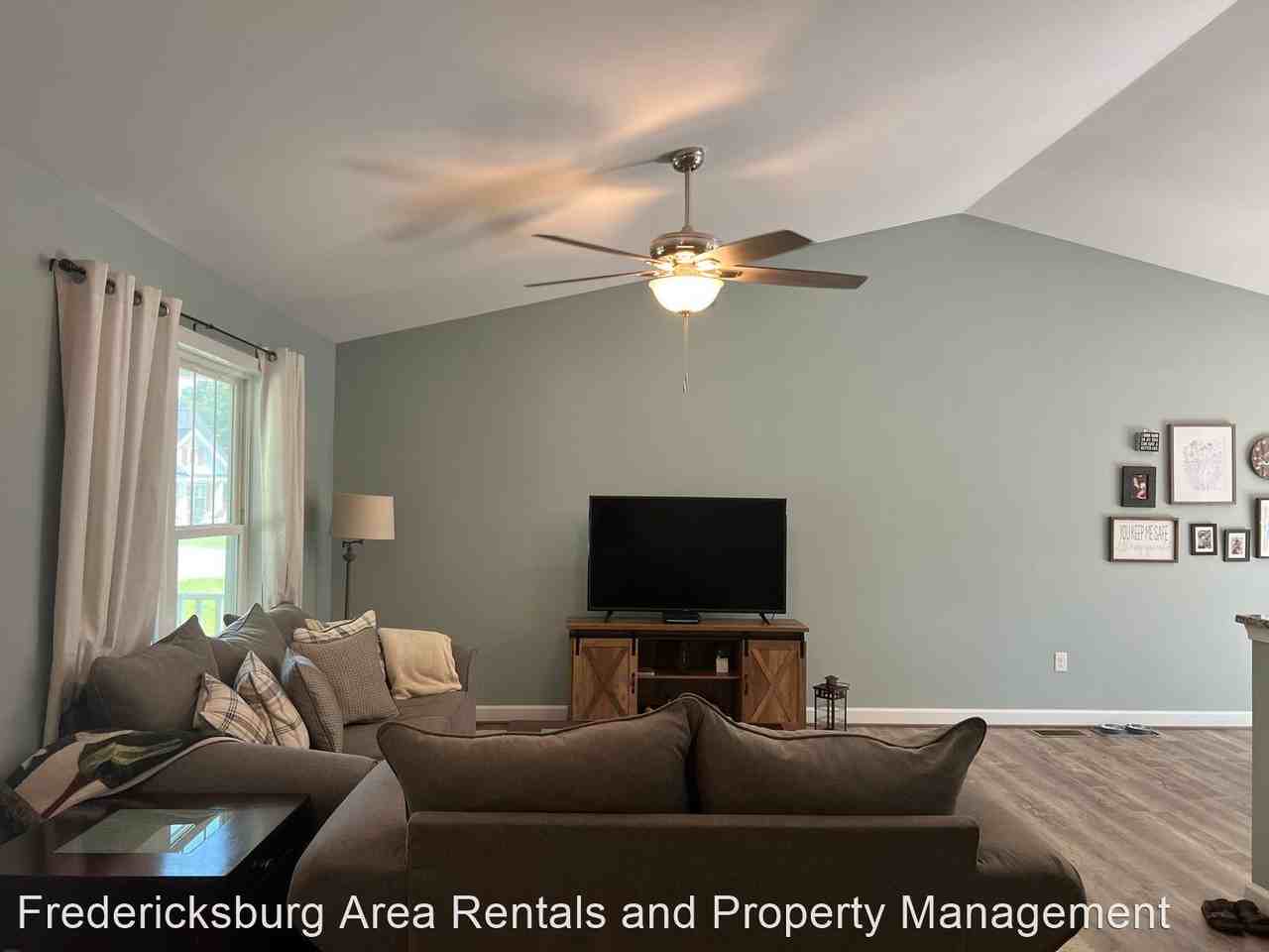 346 Brooks Dr - Photo 3 of 20