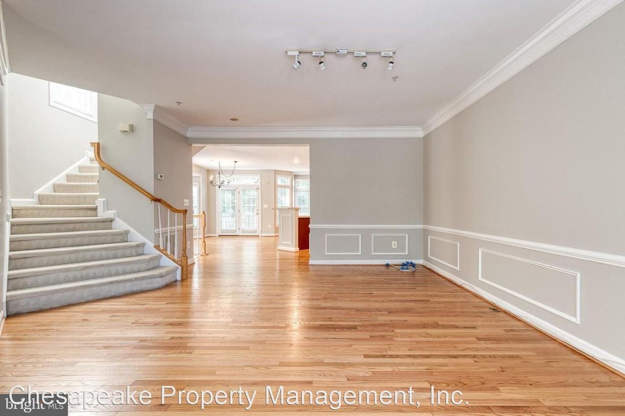 10801 Wadsworth Rd - Photo 3 of 32