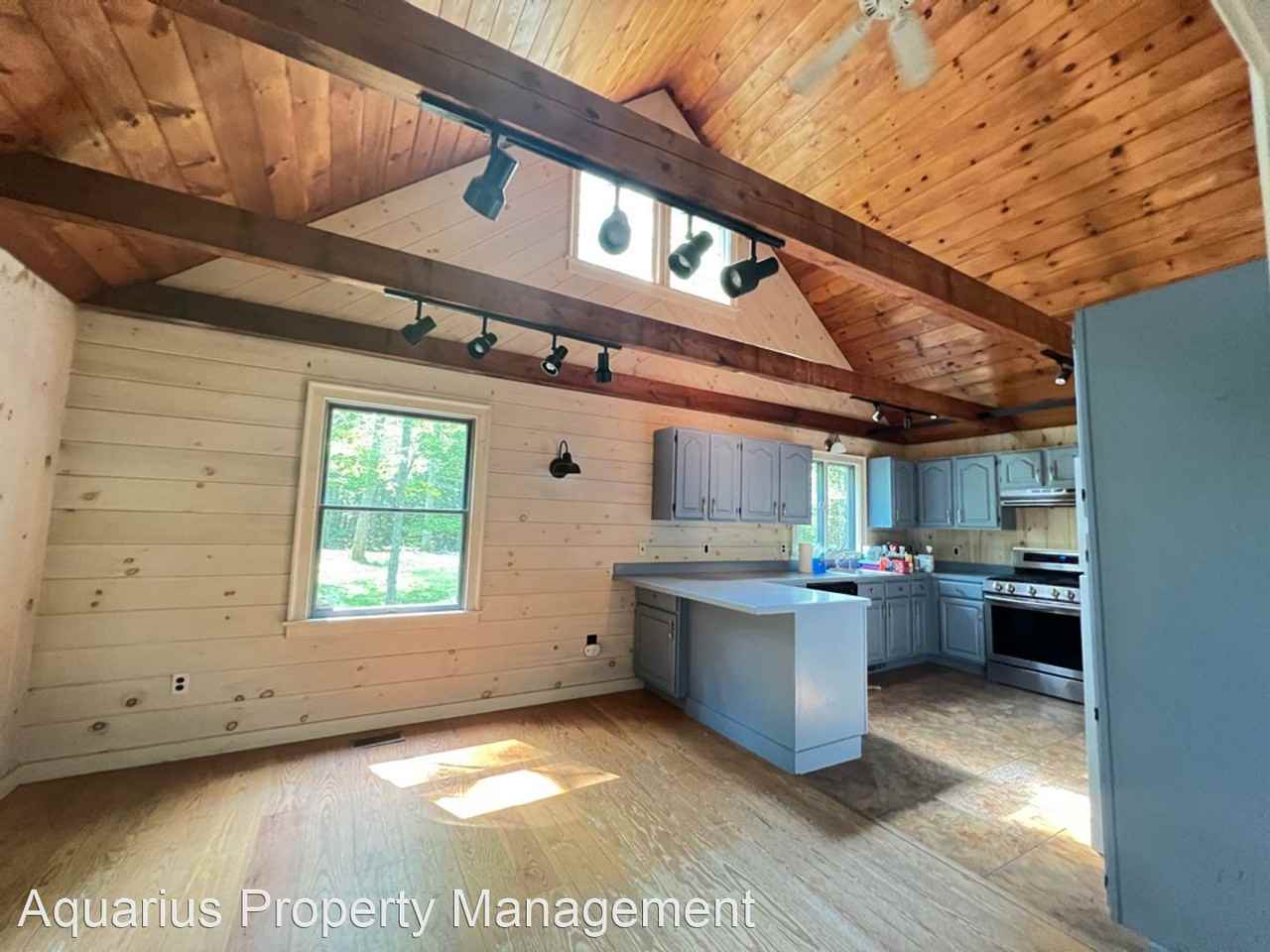 107 Tarbox Ln - Photo 3 of 16