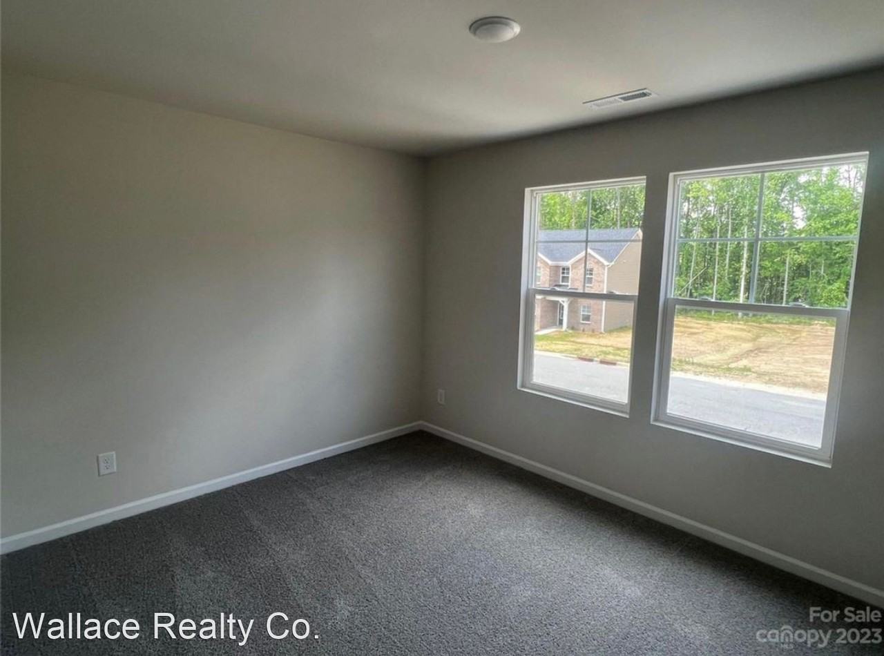 1213 Stonewyck Dr - Photo 2 of 15