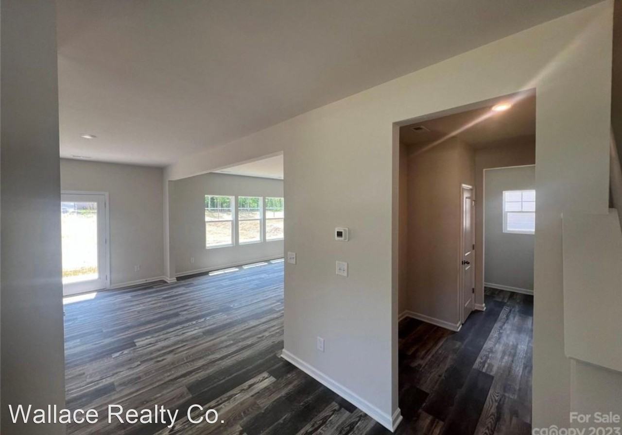 1213 Stonewyck Dr - Photo 3 of 15