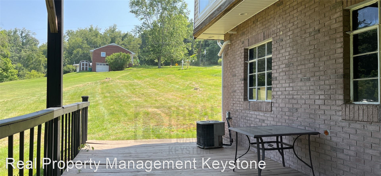 338 Locust St - Photo 3 of 33