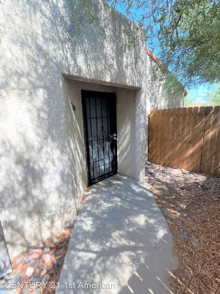 1109 E Water St - Photo 2 of 18