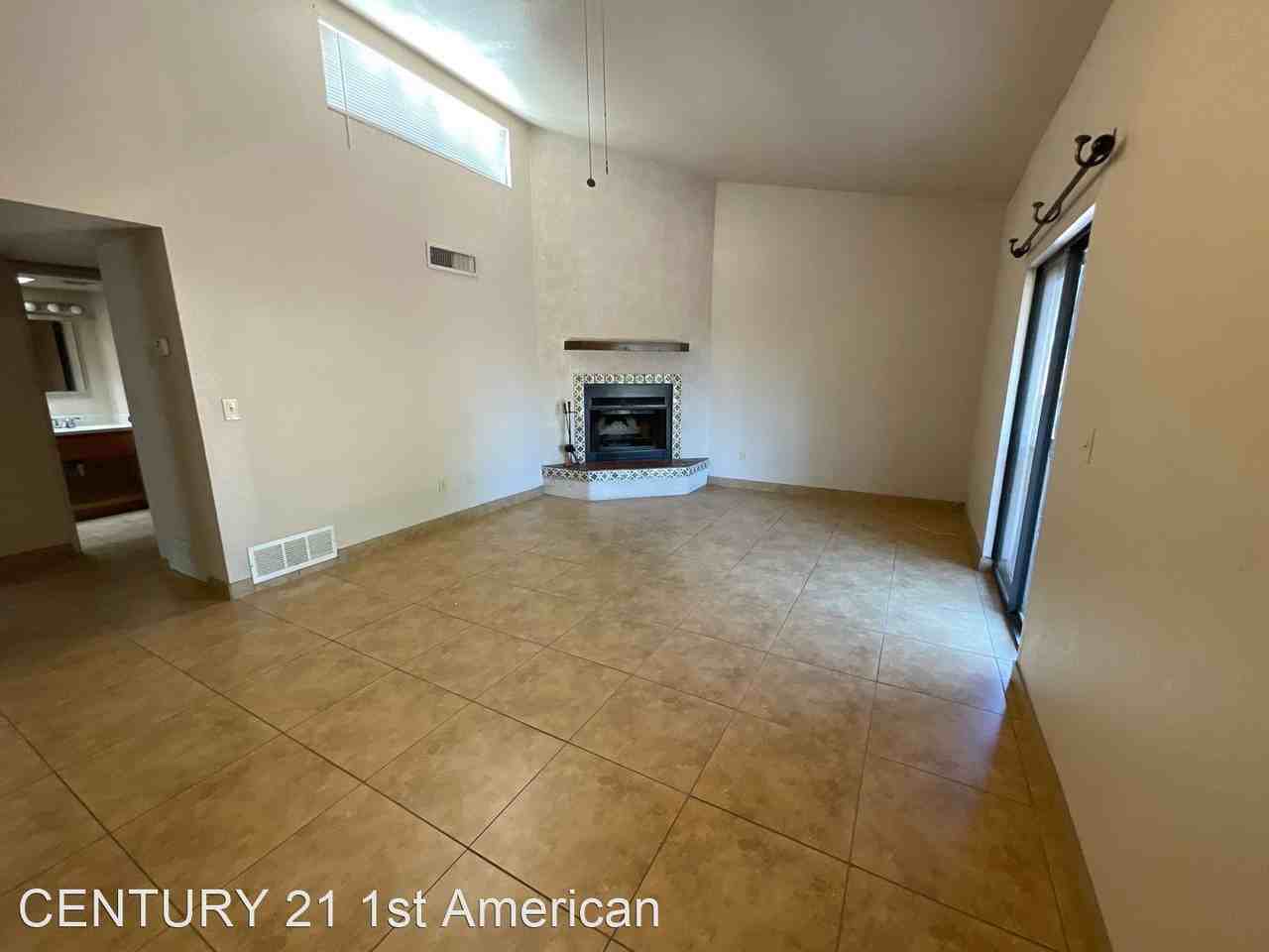 1109 E Water St - Photo 3 of 18