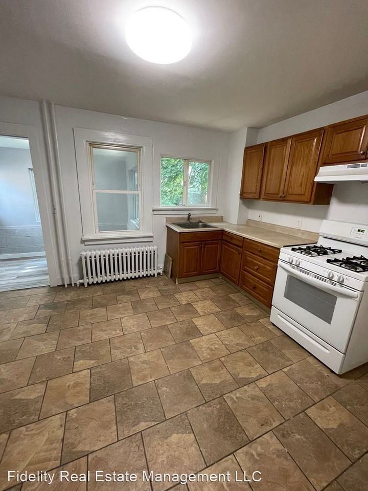 290 South St - Photo 2 of 8