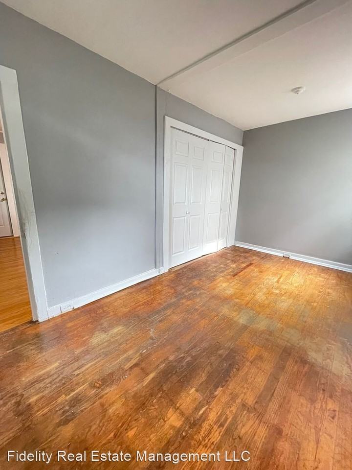 290 South St - Photo 3 of 8