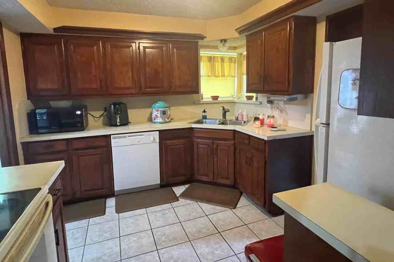 8679 Woodstream Dr - Photo 2 of 8