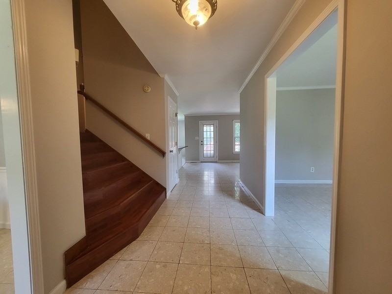 417 Vincent Ct - Photo 2 of 27