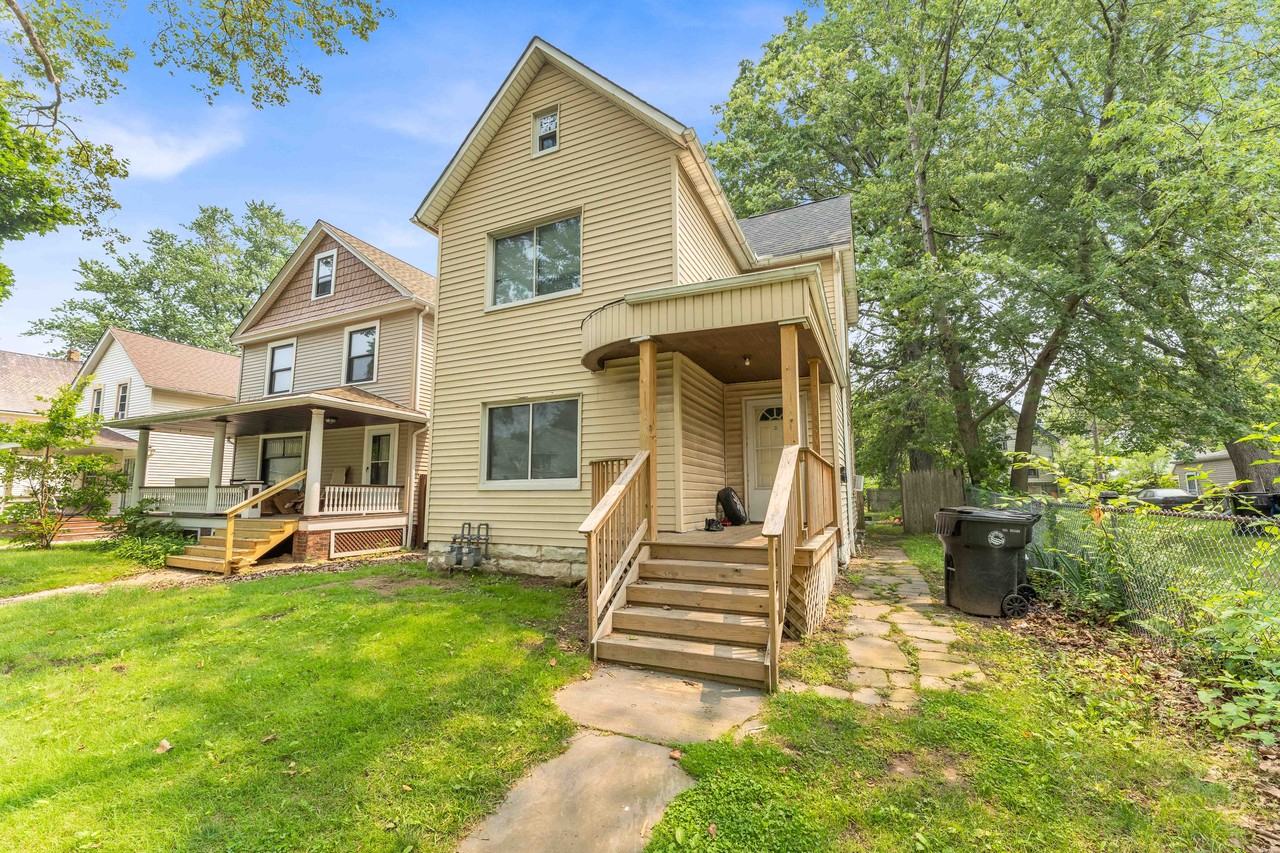 2049 W 85Th St - Photo 2 of 4