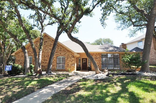 319 Inverness Dr - Photo 2 of 23