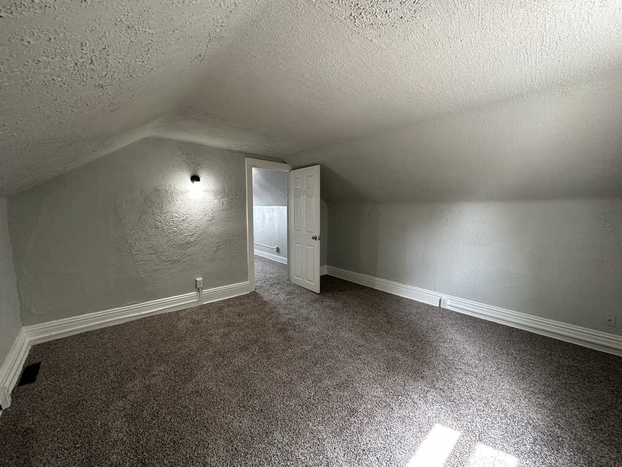 1406 Jefferson Ave - Photo 3 of 16