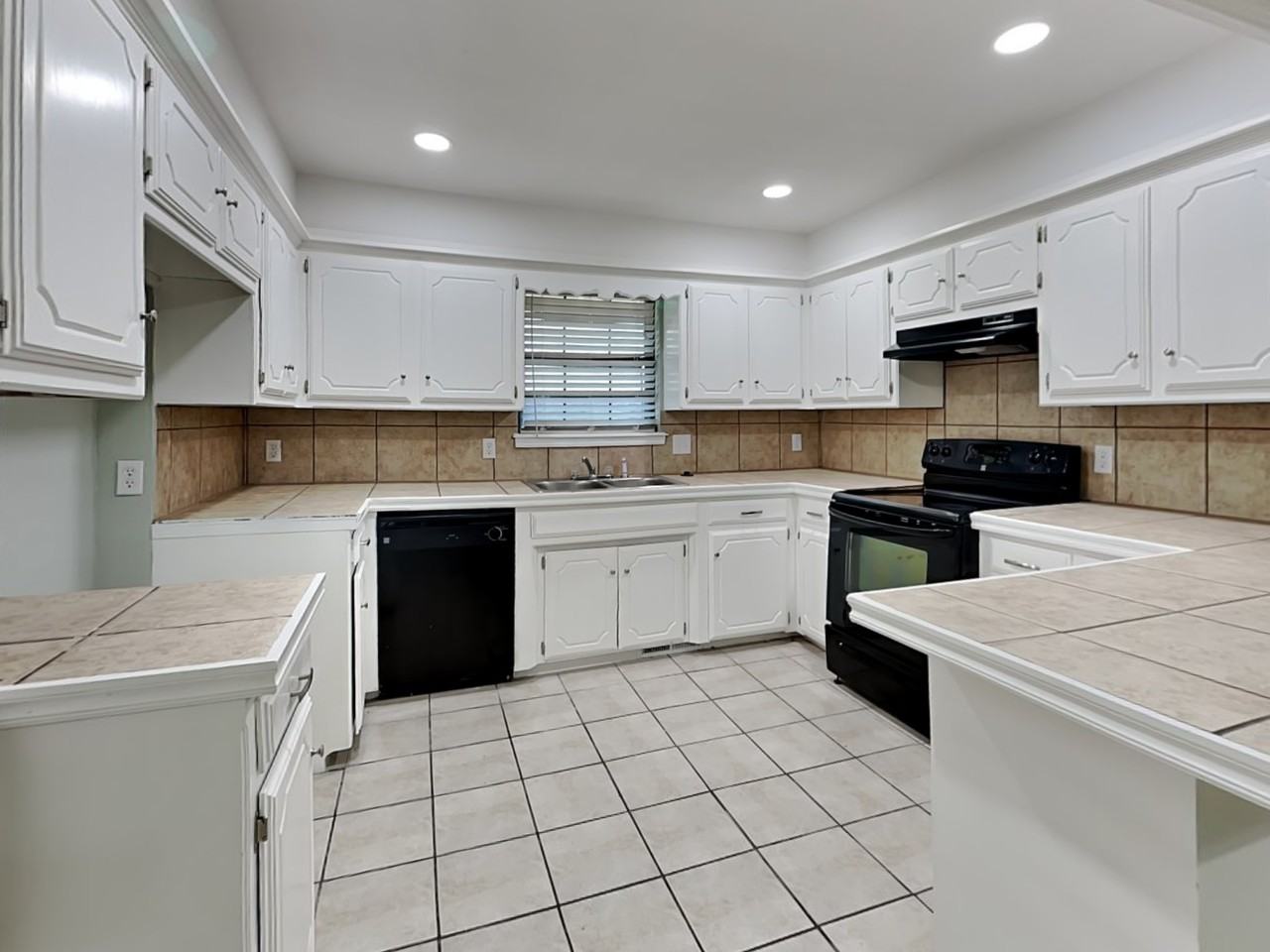 1817 Tim Dr - Photo 7 of 17