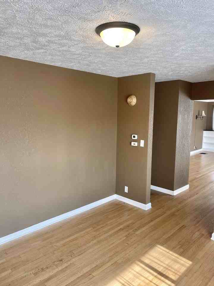 105 S Forest Dr - Photo 3 of 31