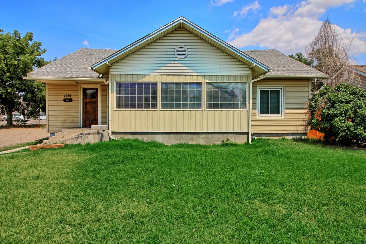 1210 Orchard Ave - Photo 2 of 7