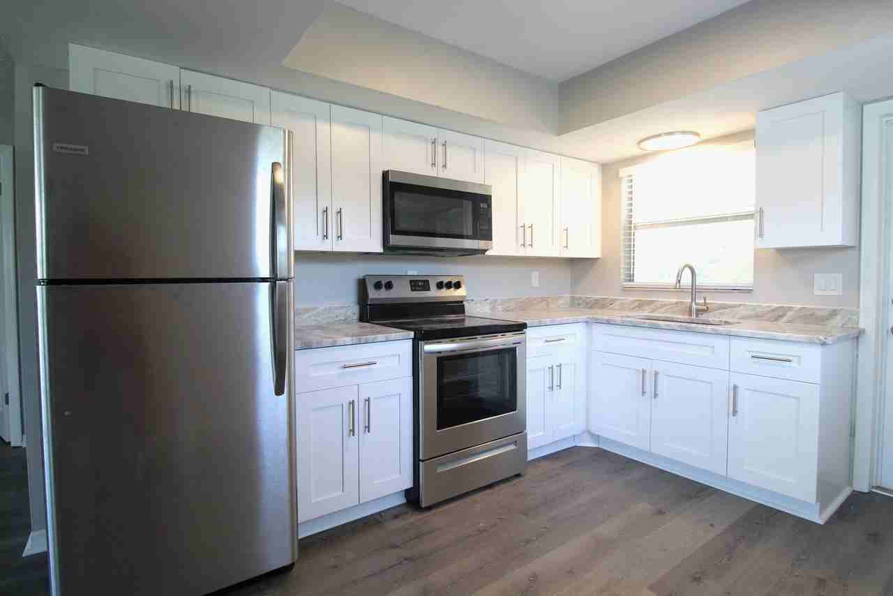 328 Briarwood Rd - Photo 2 of 10