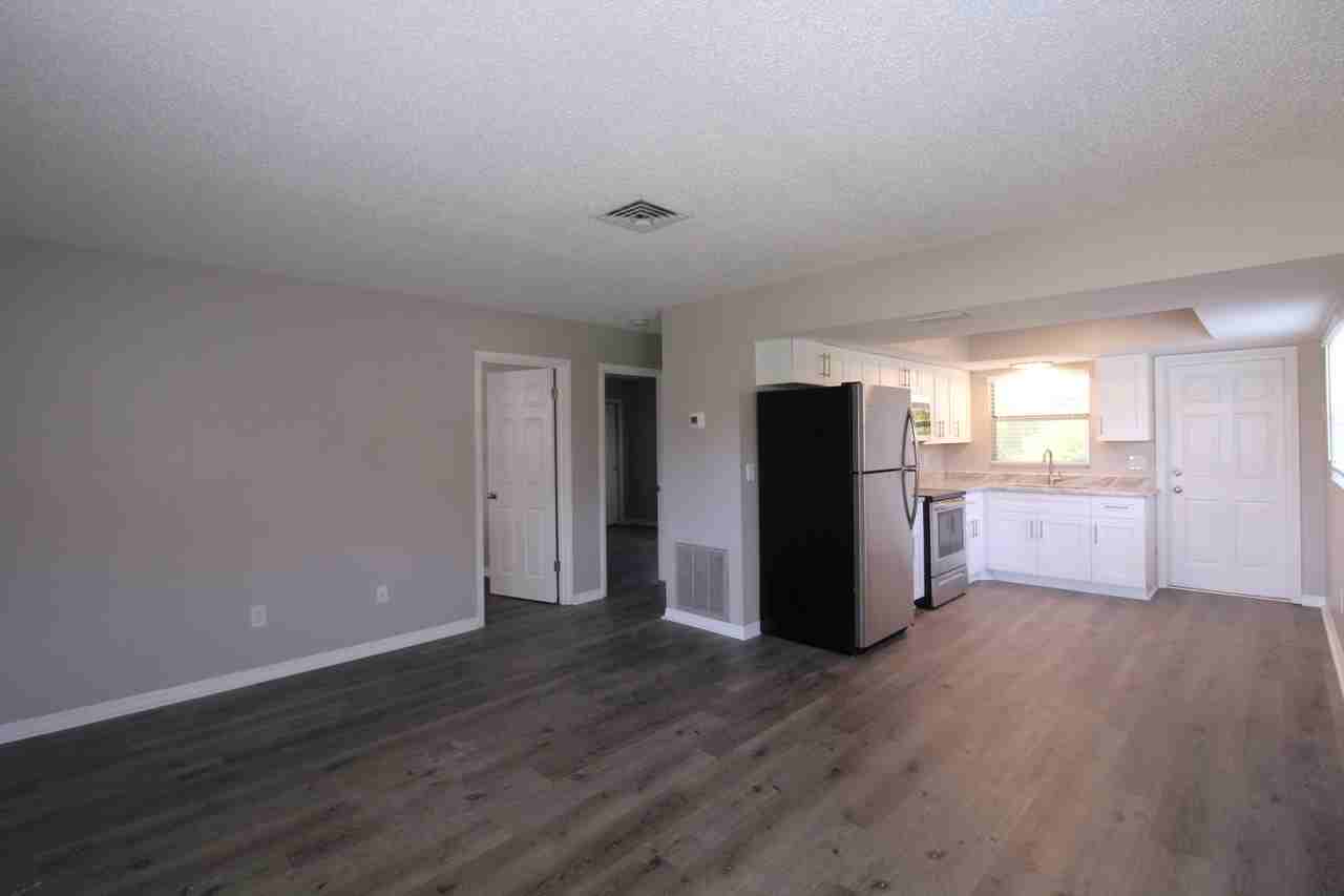 328 Briarwood Rd - Photo 3 of 10