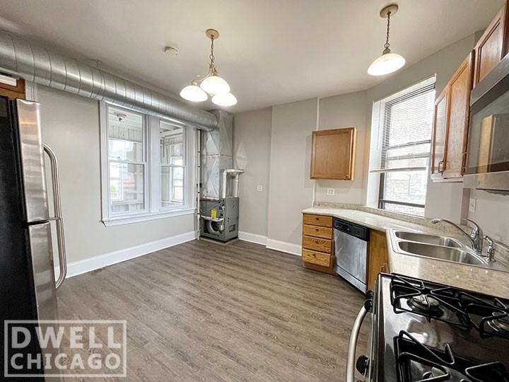 2640 W Cermak Rd #2 - Photo 3 of 16