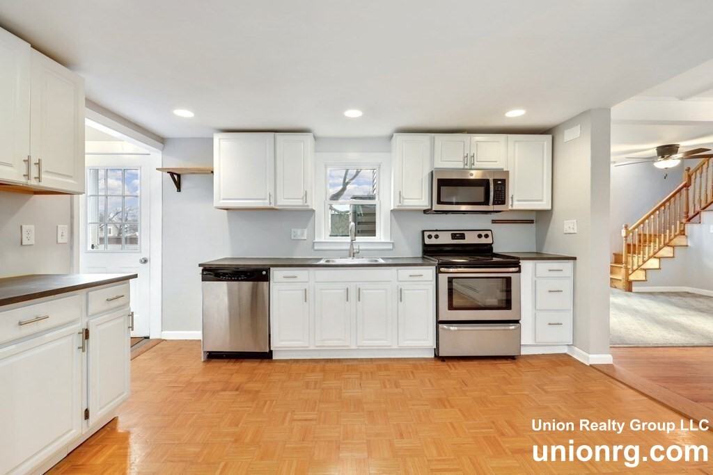 285 Park St #2 - Photo 2 of 17