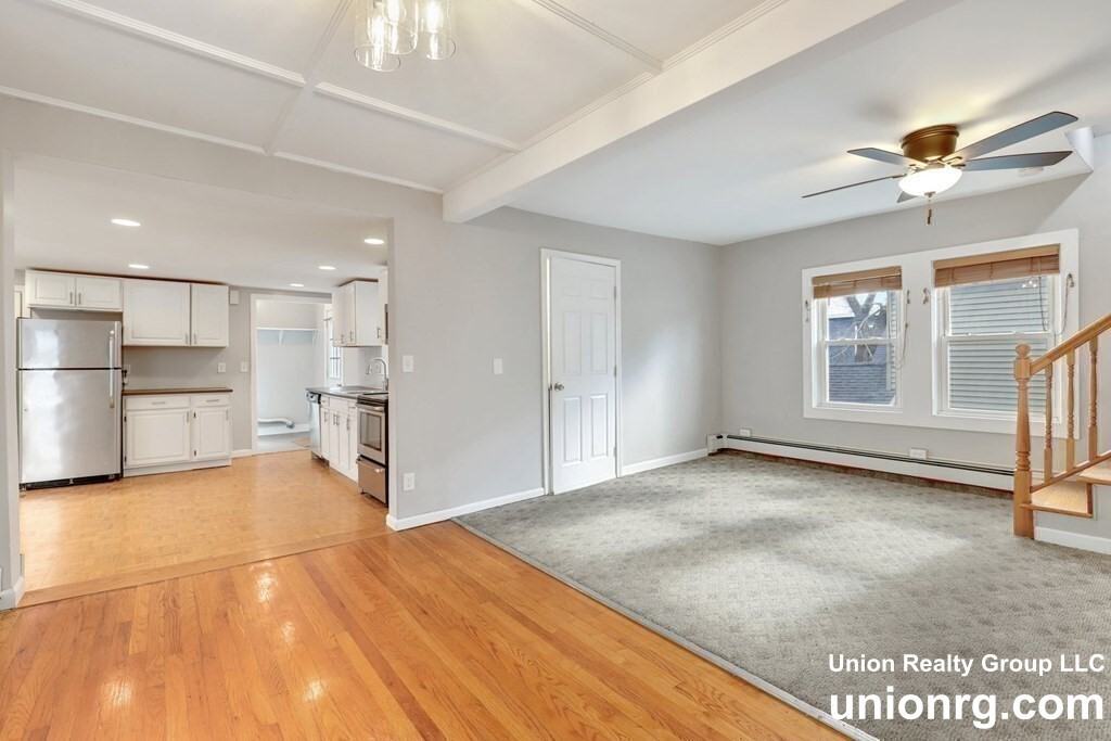 285 Park St #2 - Photo 3 of 17