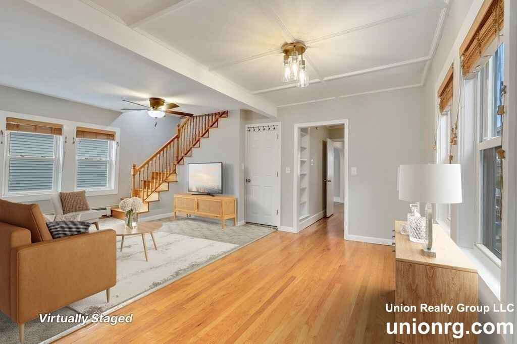 285 Park St #2 - Photo 6 of 17