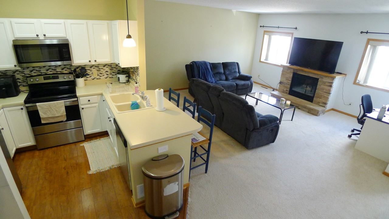 689 Kingfisher Ln #J - Photo 2 of 12