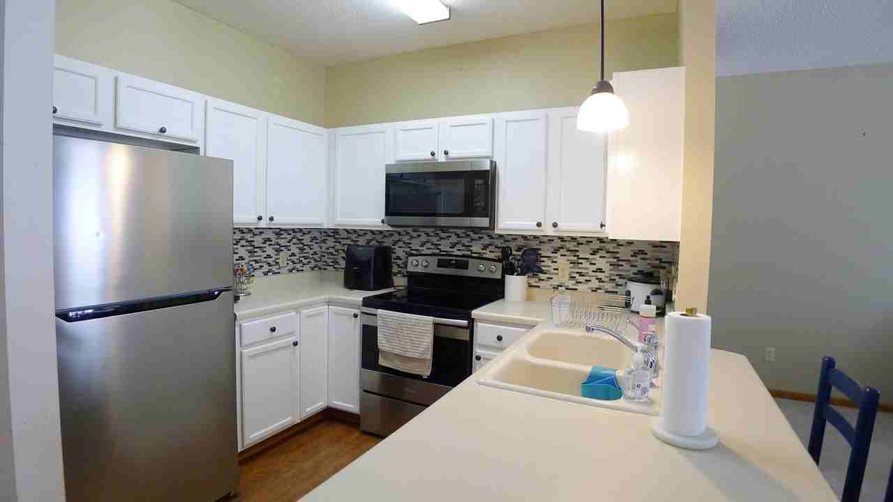 689 Kingfisher Ln #J - Photo 3 of 12