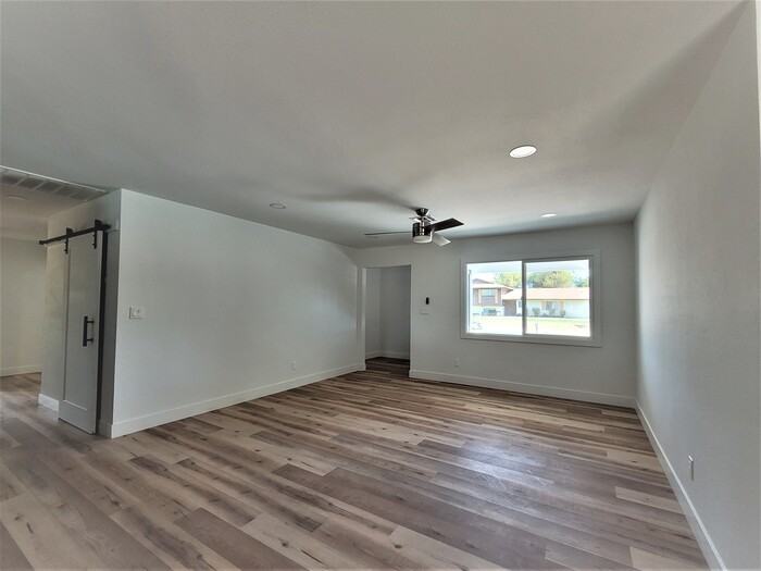 5404 W Monte Cristo Ave - Photo 3 of 14