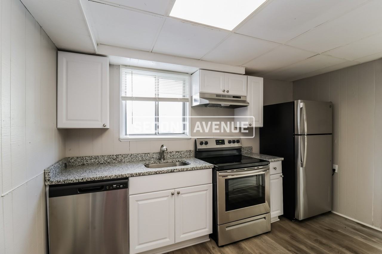 2054 Hewitt Ave - Photo 2 of 12