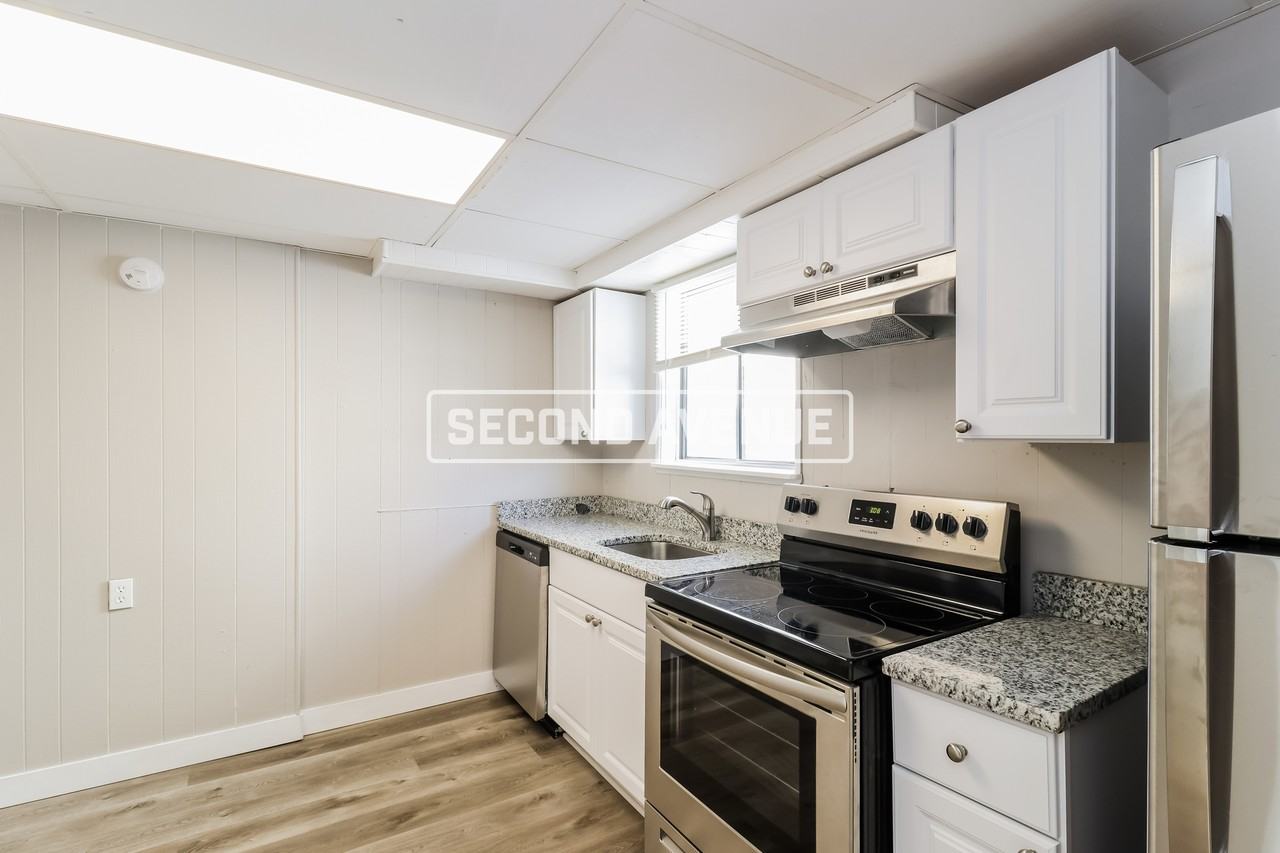 2054 Hewitt Ave - Photo 3 of 12