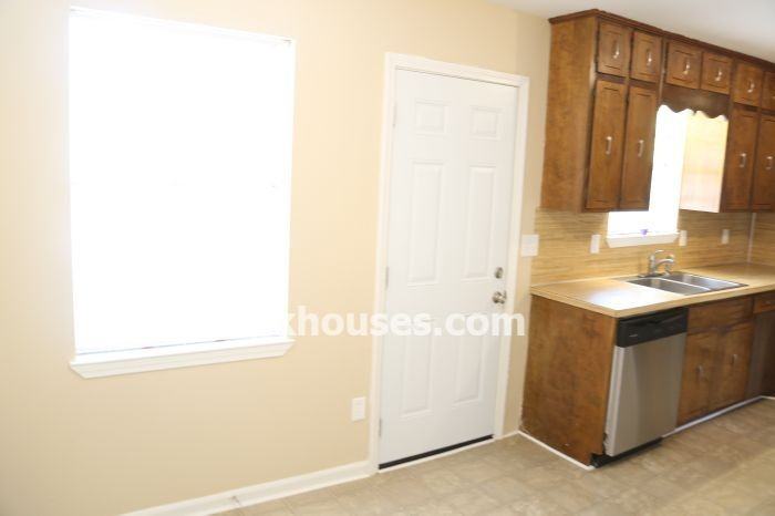 4220 Fieldstone Dr - Photo 3 of 37