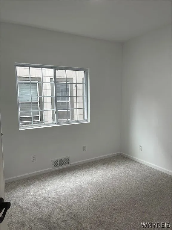 48 Laurel St - Photo 3 of 8